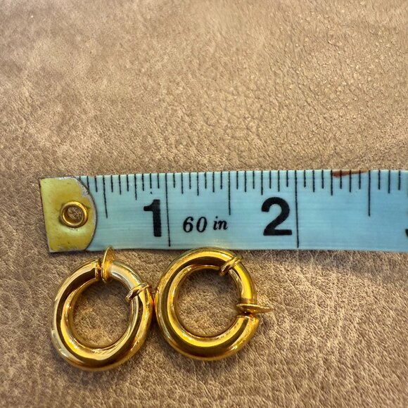 Gold-tone hoop earrings NON-PIERCED -- CLIP ON -- NWOT -- 3/4 inch diameter - Picture 4 of 5